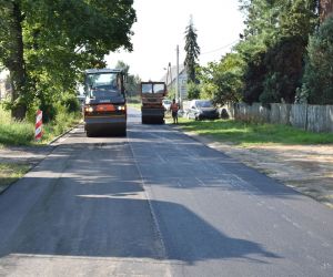 Trwa remont ul. Raszkowskiej w Tarchałach Wielkich