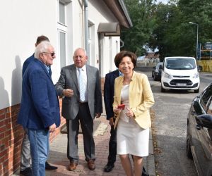 Minister Marlena Maląg na spotkaniu z seniorami