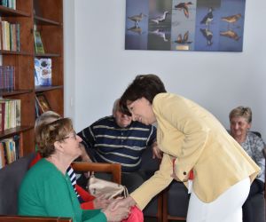 Minister Marlena Maląg na spotkaniu z seniorami