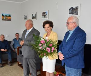 Minister Marlena Maląg na spotkaniu z seniorami