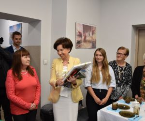 Minister Marlena Maląg na spotkaniu z seniorami