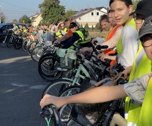 Na lekcję rowerami do Parku Natury wybrali się uczniowie ze Szkoły Podstawowej w Wierzbnie