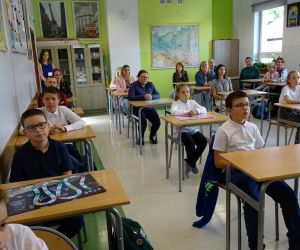 Laptopy dla uczniów w Świecy II wręczył Wiceburmistrz Jan Prokop