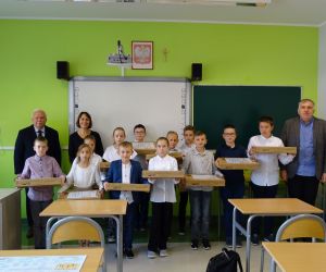 Laptopy dla uczniów w Świecy II wręczył Wiceburmistrz Jan Prokop