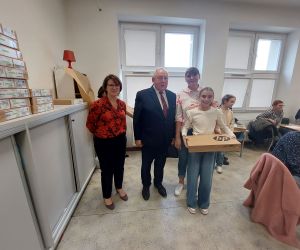 Kolejni uczniowie otrzymali laptopy