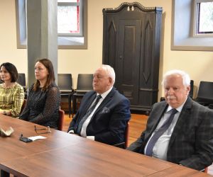 Burmistrz i Wiceburmistrz wręczyli nagrody nauczycielom