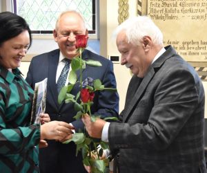 Burmistrz i Wiceburmistrz wręczyli nagrody nauczycielom