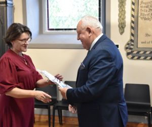 Burmistrz i Wiceburmistrz wręczyli nagrody nauczycielom