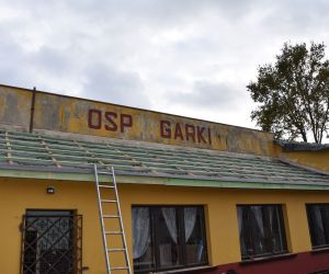 Trwa modernizacja starej, wysłużonej remizy OSP w Garkach