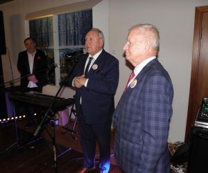 Seniorzy świętowali w restauracji Nadbaryczna