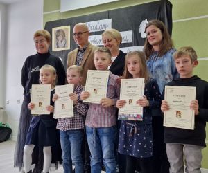 Wysokie miejsca uczniów szkoły podstawowej w Garkach podczas Powiatowego Konkursu Plastycznego