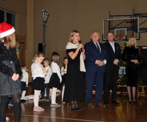 Jasełka i wspólne kolędowanie w Szkole Podstawowej w Wierzbnie