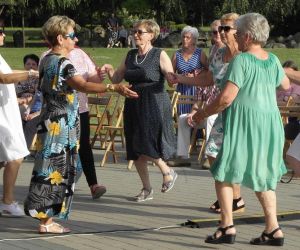 powitanie lata przez seniorów