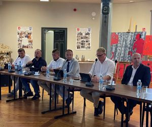 W trakcie sesji uroczyste ślubowanie złożył nowo wybrany radny Dariusz Kmiecik
