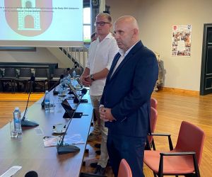 W trakcie sesji uroczyste ślubowanie złożył nowo wybrany radny Dariusz Kmiecik