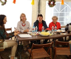 w ogrodzie Centrum odbył się Piknik Integracyjny ph. „Świat w barwach jesieni”