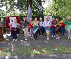 w ogrodzie Centrum odbył się Piknik Integracyjny ph. „Świat w barwach jesieni”