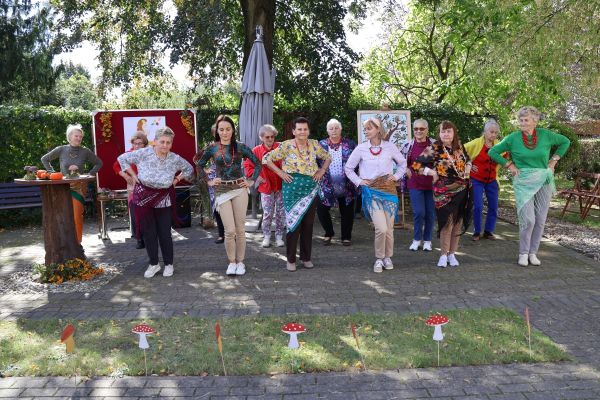 w ogrodzie Centrum odbył się Piknik Integracyjny ph. „Świat w barwach jesieni”