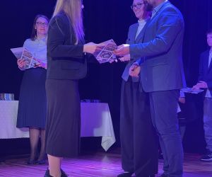 Burmistrz wręczył stypendia i nagrody uzdolnionej młodzieży
