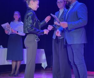 Burmistrz wręczył stypendia i nagrody uzdolnionej młodzieży