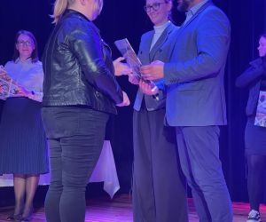 Burmistrz wręczył stypendia i nagrody uzdolnionej młodzieży