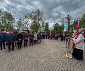 Uroczyste poświęcenie pojazdu pożarniczego oraz przyczepki z pompą wysokiej wydajności