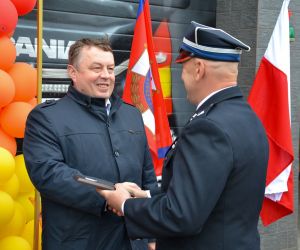 Uroczyste poświęcenie pojazdu pożarniczego oraz przyczepki z pompą wysokiej wydajności