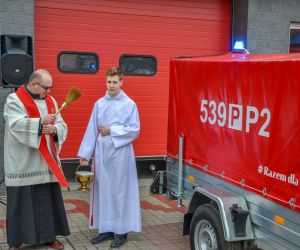 Uroczyste poświęcenie pojazdu pożarniczego oraz przyczepki z pompą wysokiej wydajności