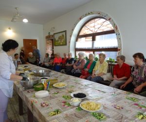 Wycieczka seniorów do chlebowej chaty