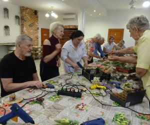 Wycieczka seniorów do chlebowej chaty