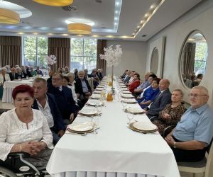 Uroczystość wręczenia medali dla par które w 2024 roku świętowaly 50 i 60 lat w małżeństwie