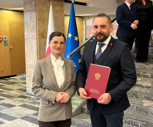 Burmistrz Marcin Szorski podpisał w Poznaniu umowę na otrzymanie rządowego wsparcia z Funduszu Rozwoju Przewozów...