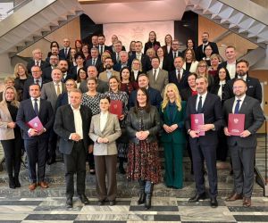 Burmistrz Marcin Szorski podpisał w Poznaniu umowę na otrzymanie rządowego wsparcia z Funduszu Rozwoju Przewozów...