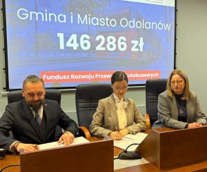 Burmistrz Marcin Szorski podpisał w Poznaniu umowę na otrzymanie rządowego wsparcia z Funduszu Rozwoju Przewozów...