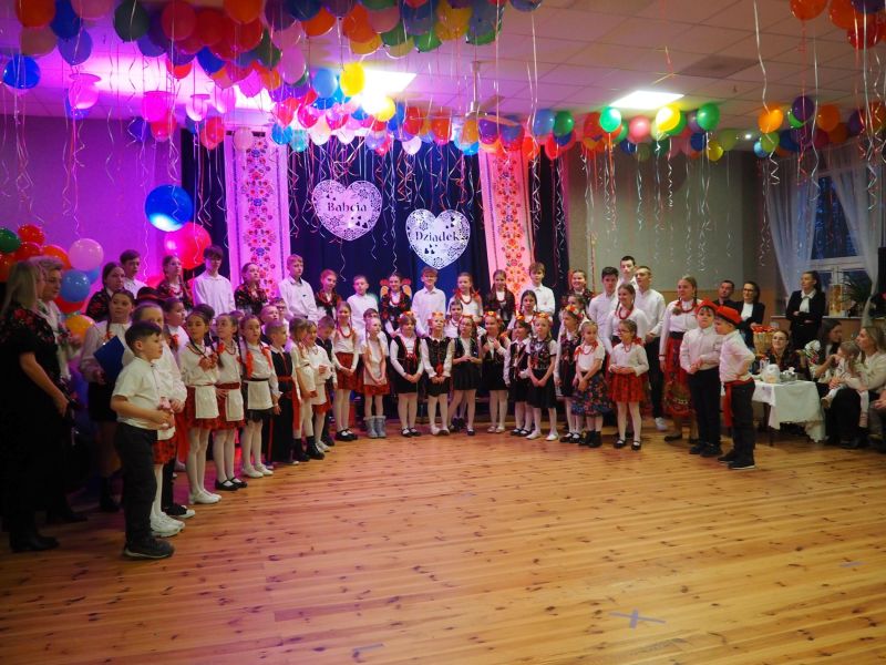 Dzień Babci i Dziadka na ludową nutę 
