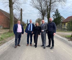 W miejscowości Gliśnica symbolicznie oddano do użytku zmodernizowany odcinek drogi powiatowej