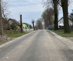 W miejscowości Gliśnica symbolicznie oddano do użytku zmodernizowany odcinek drogi powiatowej