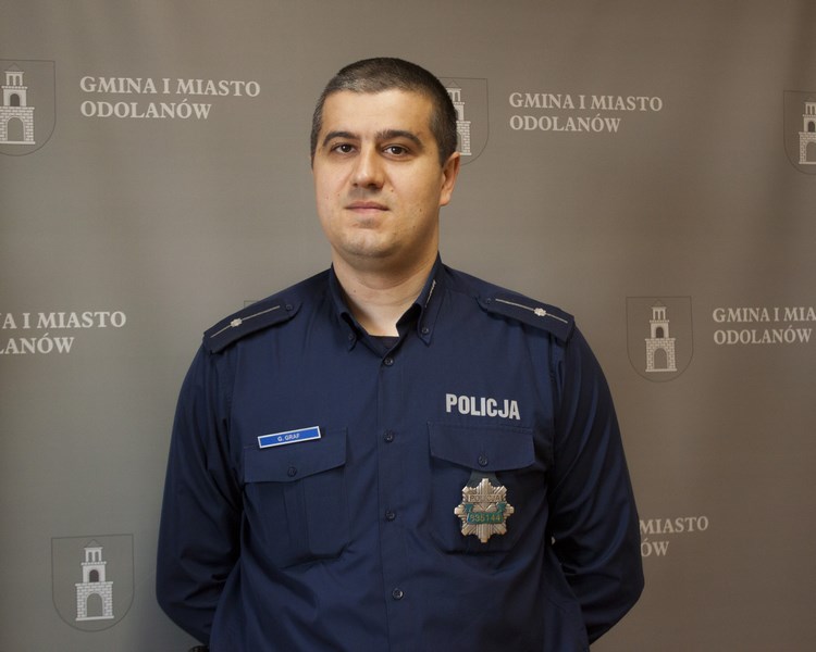 Dzielnicowy mł. asp. Grzegorz Graf