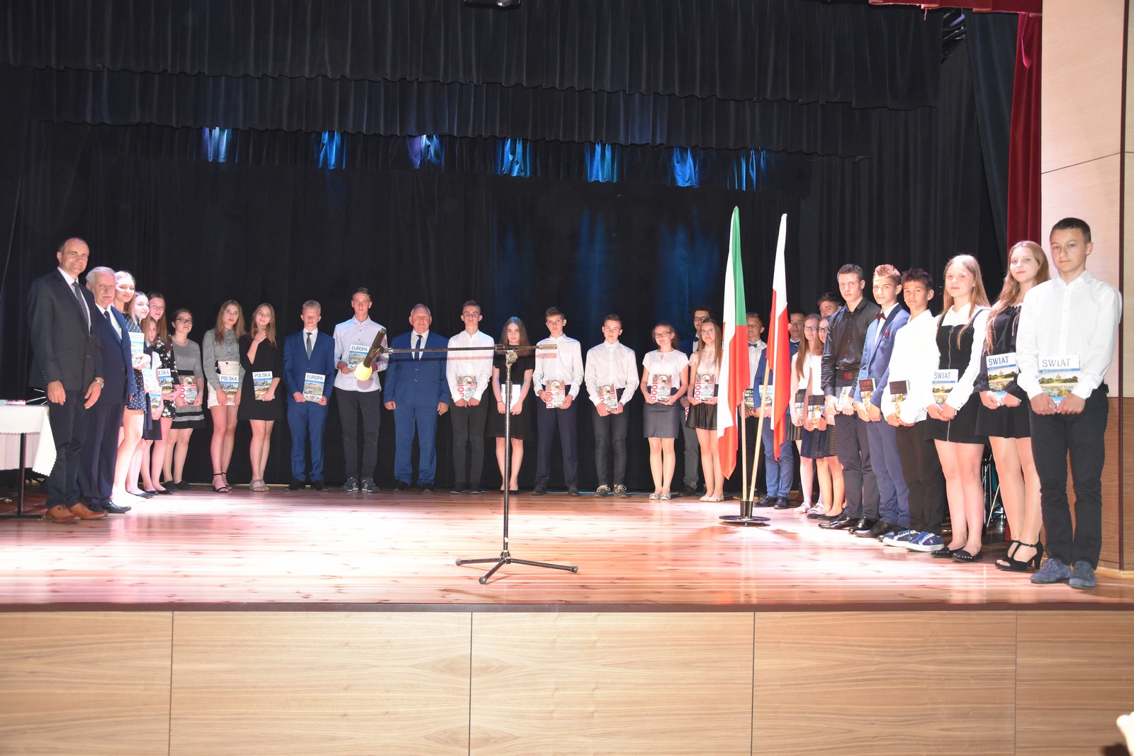 Najzdolniejsi uczniowie z nagrodami Burmistrza Gminy i Miasta Odolanów