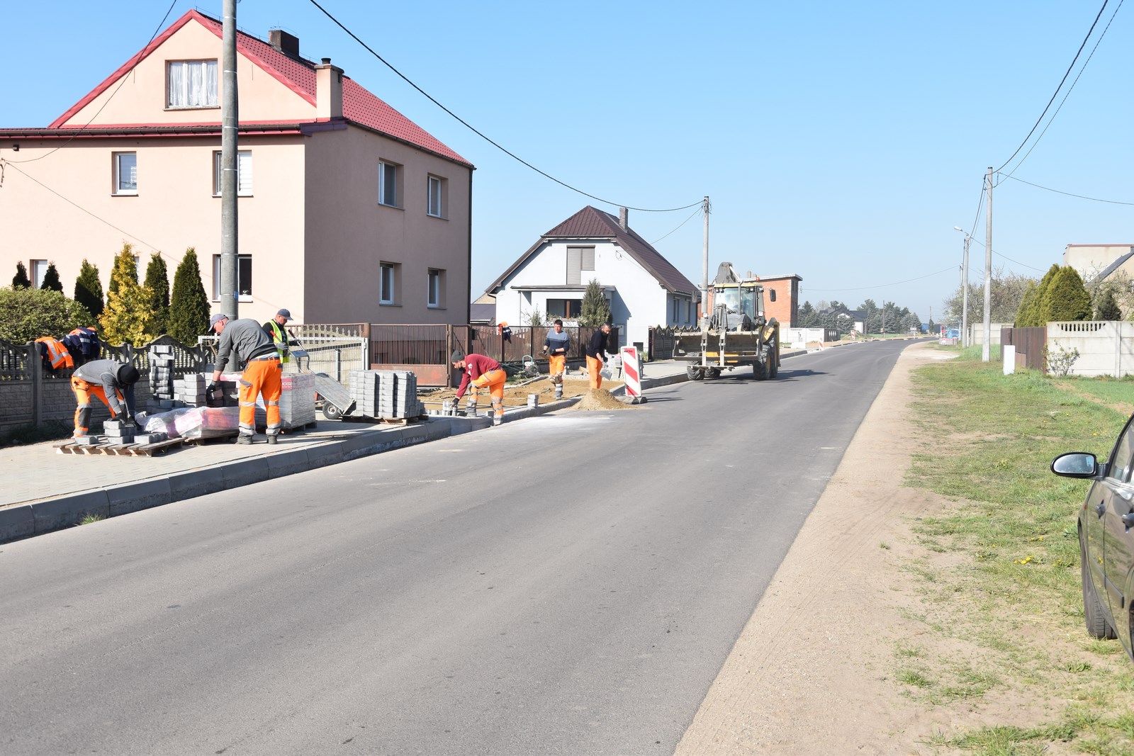 Prace przy ścieżce pieszo-rowerowej na odcinku Raczyce-Uciechów
