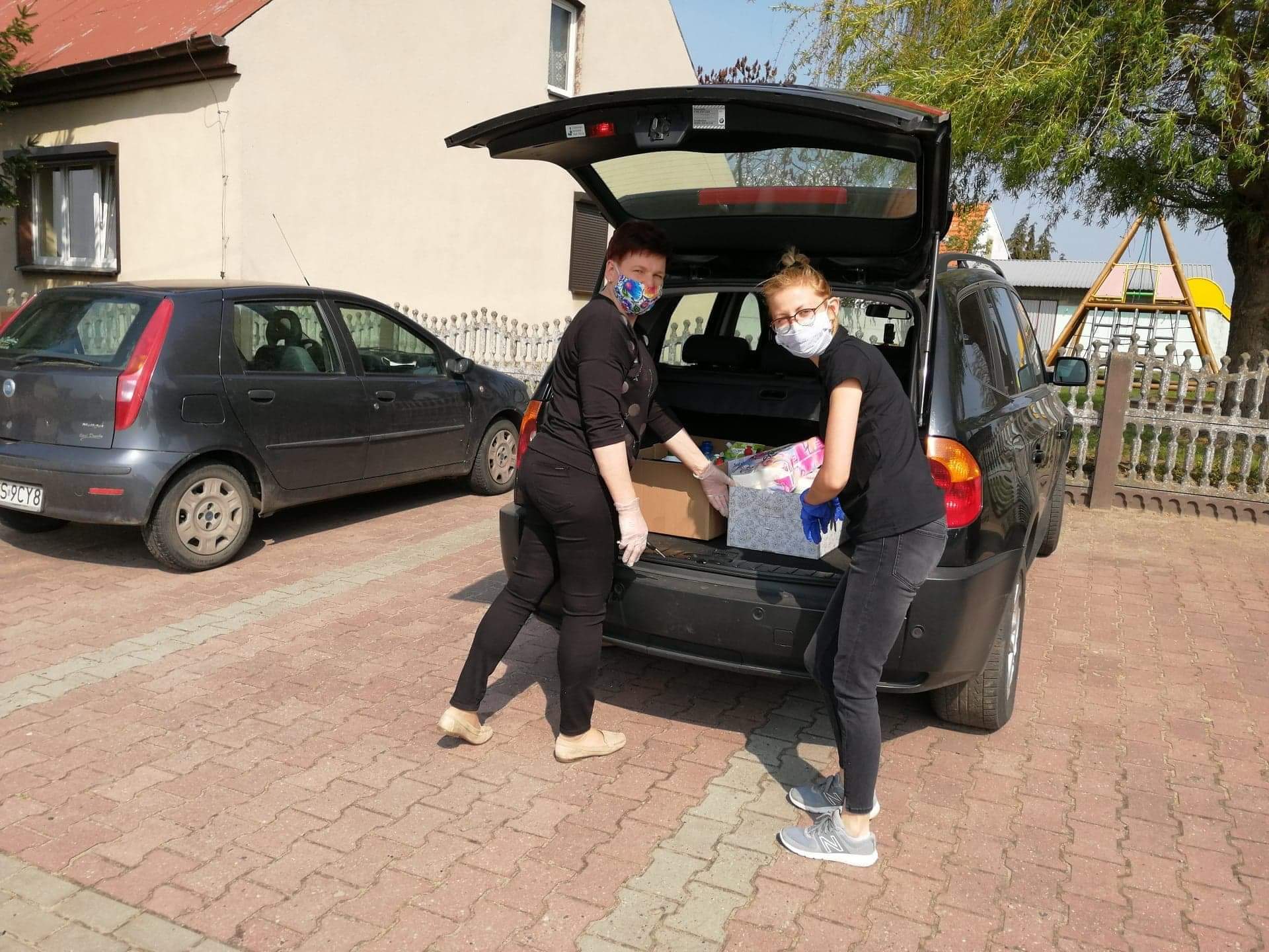 „Zostań w domu - nie znaczy nie pomagaj!” w Szkole Podstawowej w Nabyszycach