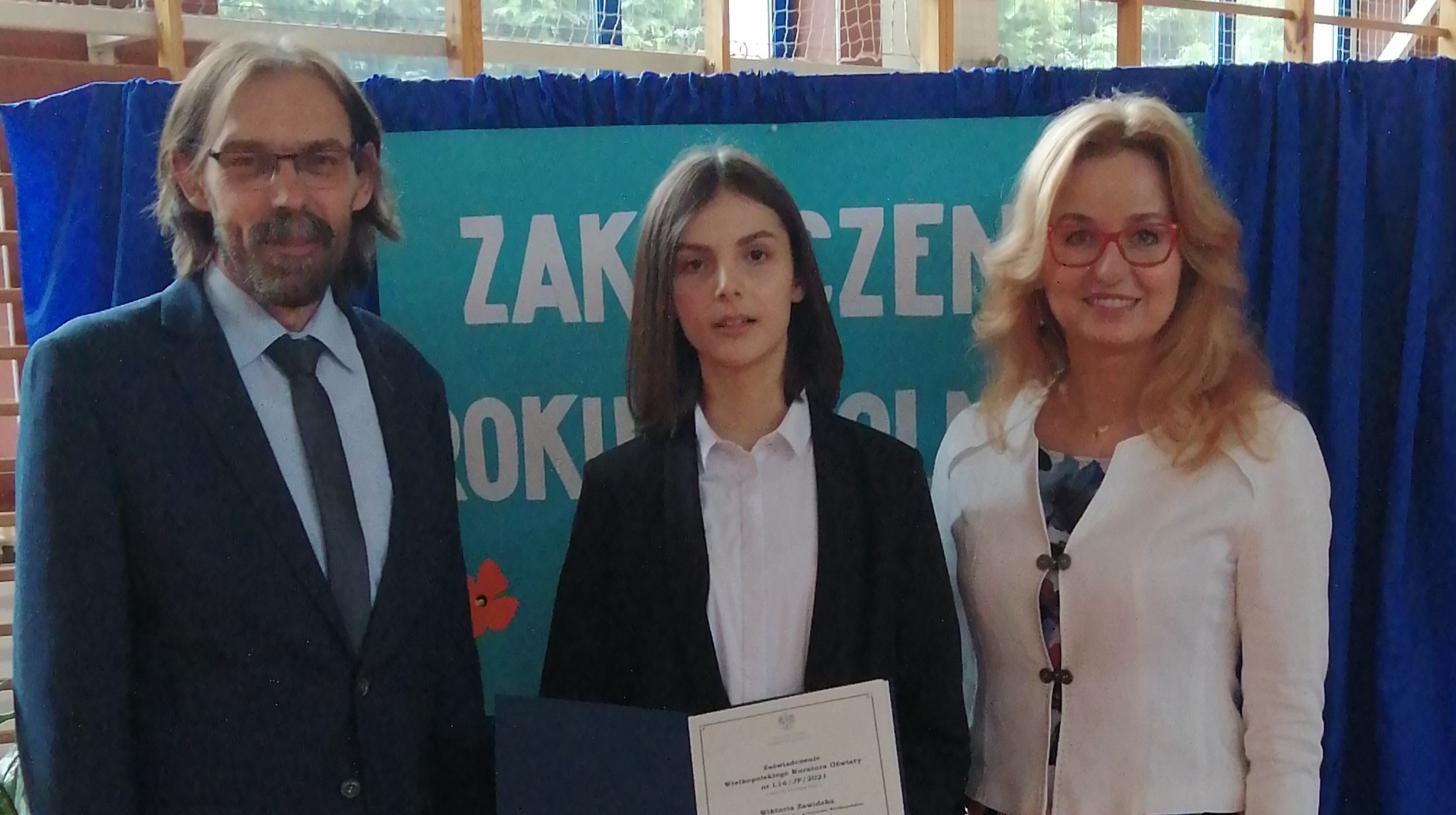 Wiktoria Zawidzka z  laureatką Wojewódzkiego Konkursu Języka Polskiego