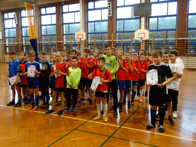 Na sali sportowej w Odolanowie rozegrano turniej piłki halowej szkół