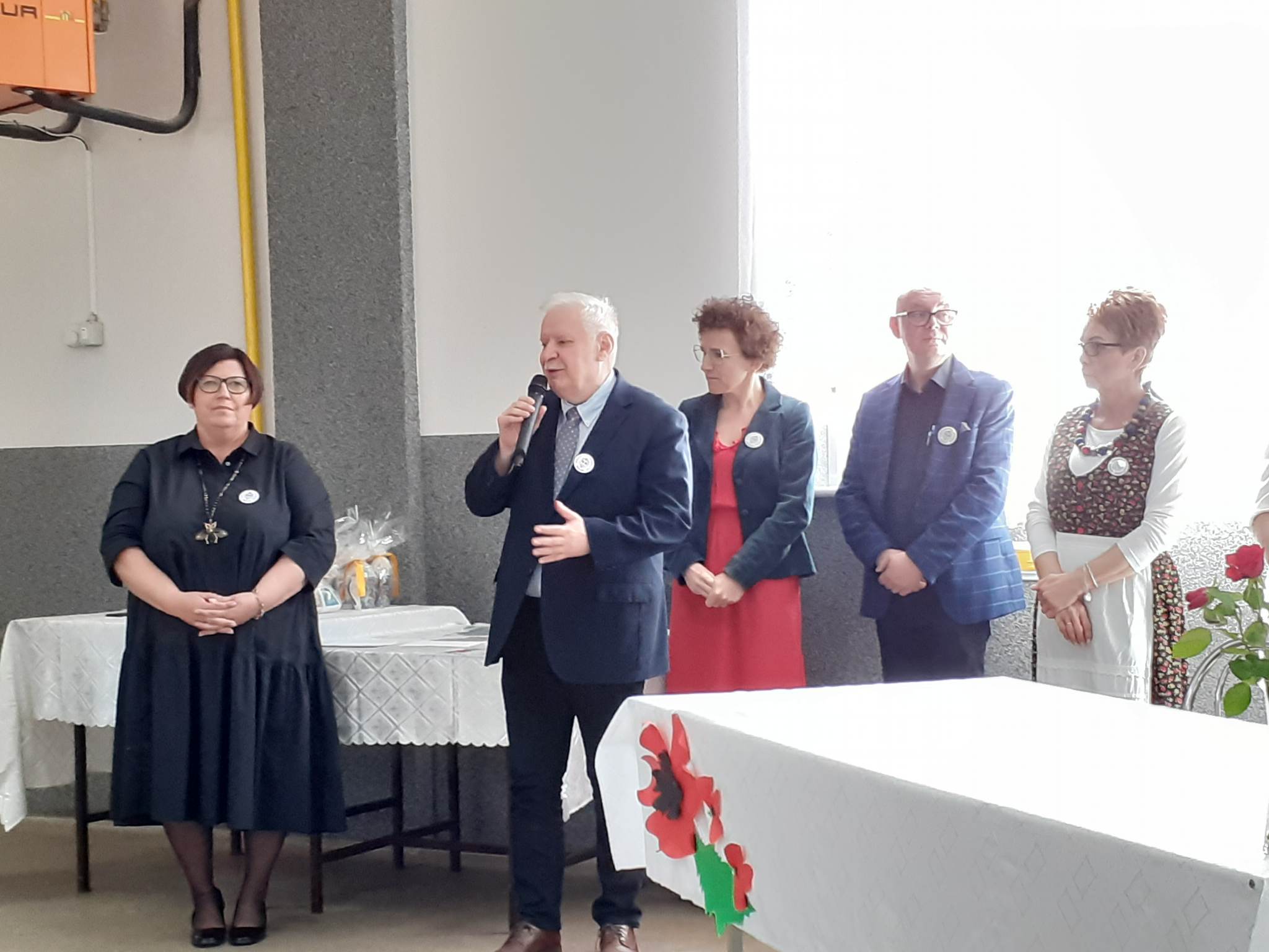 Biesiadnie i na ludowo w Szkołach podstawowych Gliśnicy i w Nabyszycach