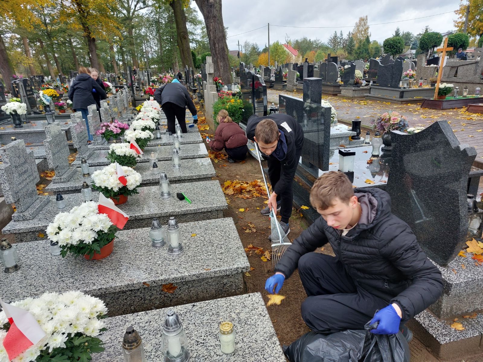 Uczniowie z tarchał po raz kolejny wzięli udział w ogólnopolskiej akcji "Szkoła Pamięta"