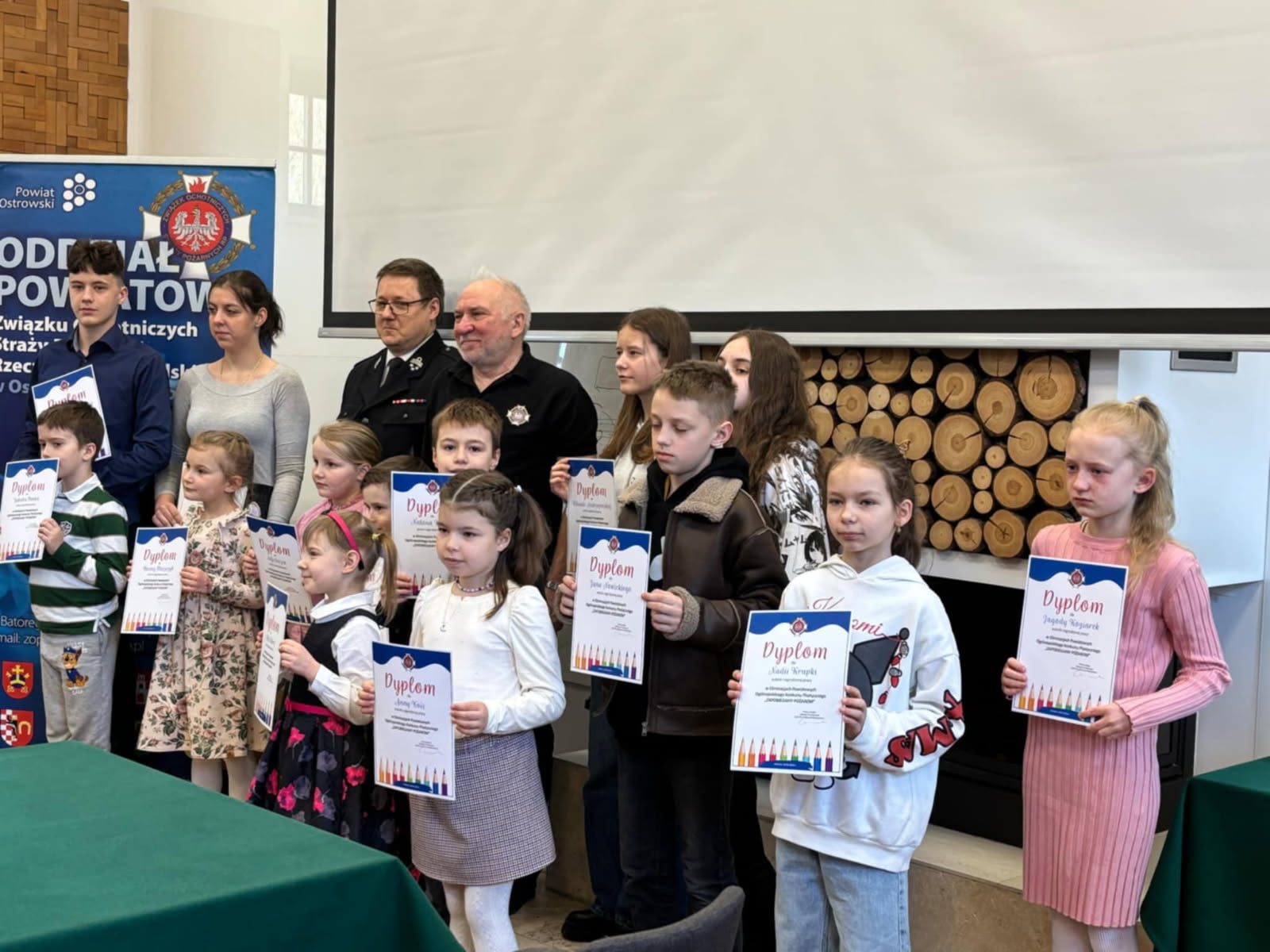 Uczniowie SP w Garkach z nagrodami w Powiatowym Konkursie Plastycznym